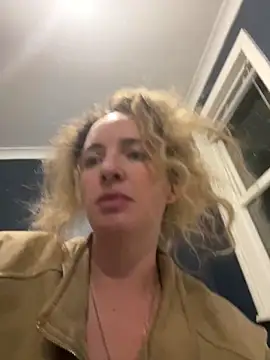 Snapshot of curlyirishgirl chatting on 02.27.26 curlyirishgirl online show from 02.27.26