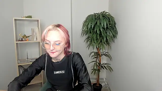 LilySalmond online show from 03.06.26