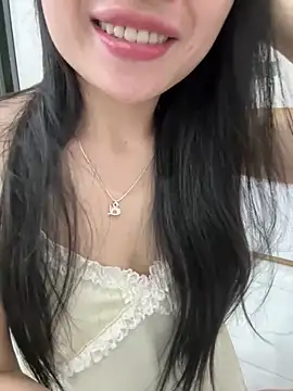 Snapshot of Tinn_tin chatting on 05.13.26 Tinn tin online show from 05.13.26