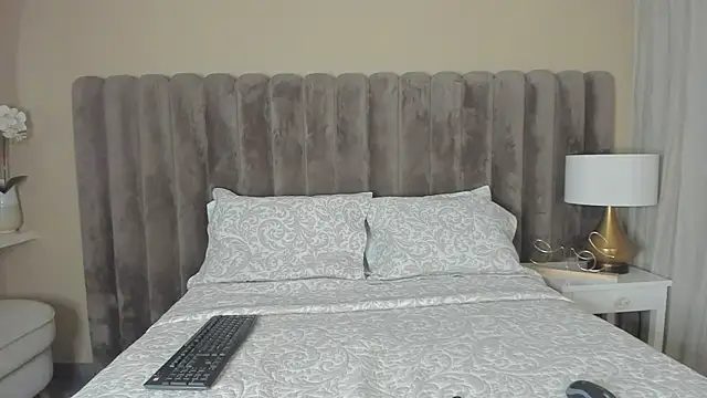 Snapshot of SofiBaez chatting on 04.04.26 SofiBaez online show from 04.04.26