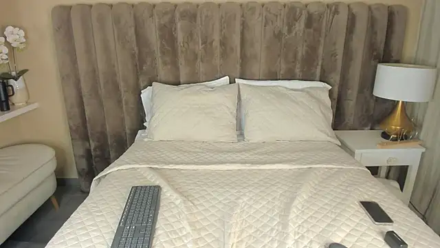 Snapshot of SofiBaez chatting on 04.10.26 SofiBaez online show from 04.10.26