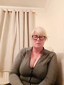 FlirtyFleur-x online show from 04.19.26