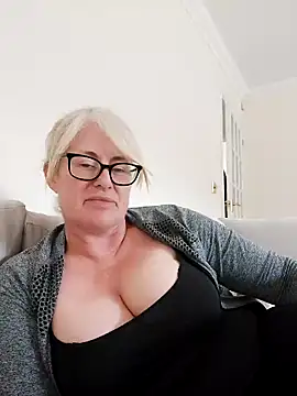 FlirtyFleur-x online show from 04.21.26