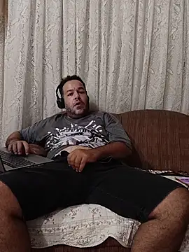 Snapshot of UrsoBissexualPauGrosso chatting on 04.05.26 UrsoBissexualPauGrosso online show from 04.05.26