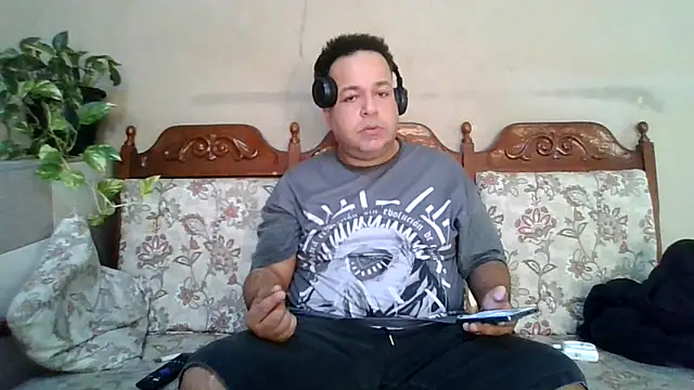 Snapshot of UrsoBissexualPauGrosso chatting on 05.13.26 UrsoBissexualPauGrosso online show from 05.13.26
