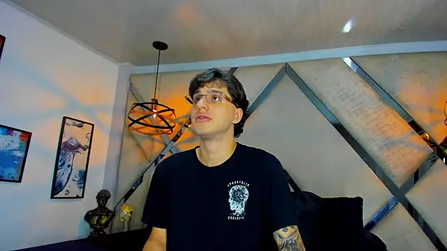 EXCLUSIVE8 online show from 04.02.26