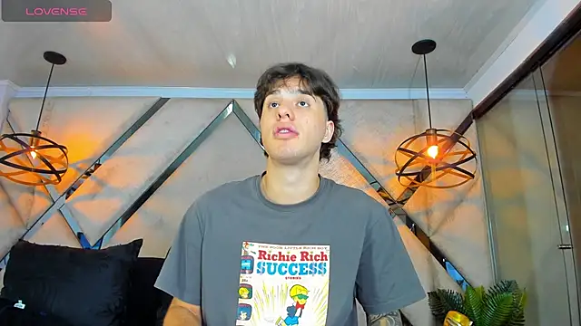 EXCLUSIVE8 online show from 04.16.26