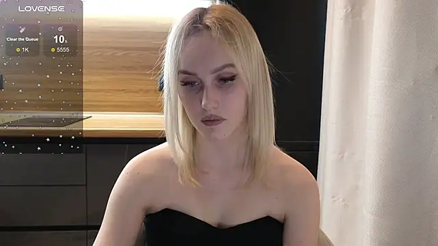 Snapshot of Bella_Villen chatting on 06.11.26 Bella Villen online show from 06.11.26
