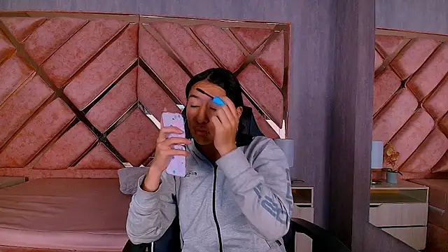 LilyRossi  online show from 04.25.26