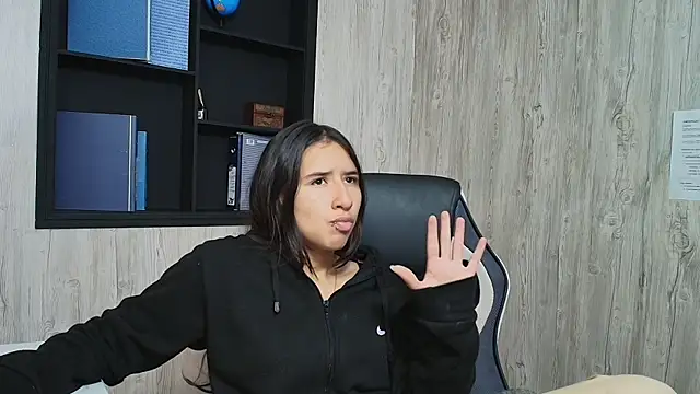 LilyRossi  online show from 04.28.26