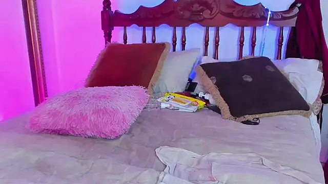 Snapshot of Arianna_Moore chatting on 04.09.26 Arianna Moore online show from 04.09.26