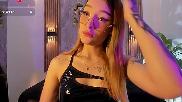 Snapshot of Melodylanee chatting on 04.08.26 Melodylanee online show from 04.08.26