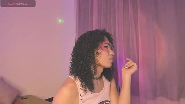 Snapshot of V-nus chatting on 04.06.26 V-nus online show from 04.06.26