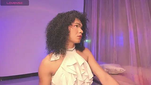 Snapshot of V-nus chatting on 04.13.26 V-nus online show from 04.13.26