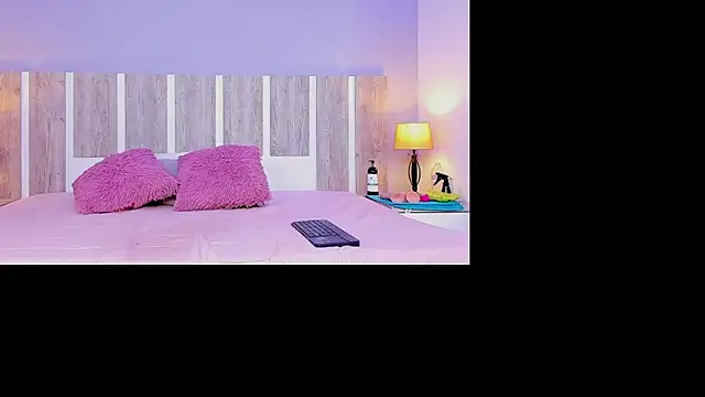 EmilySearss online show from 04.04.26