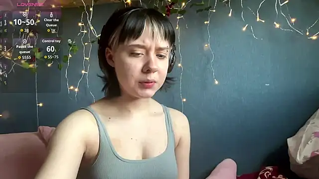 AueshaSimon online show from 04.15.26