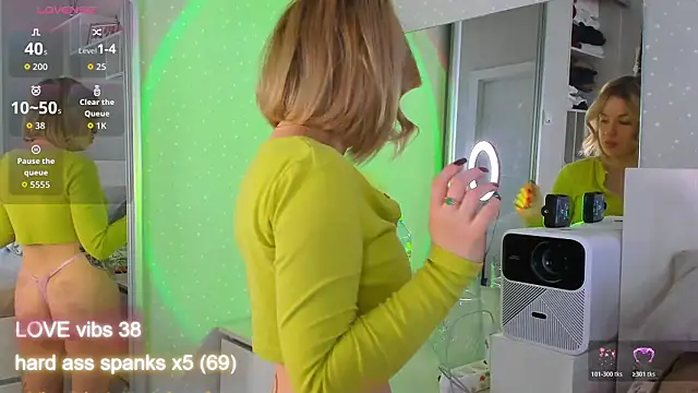 crowned goddess online show from 03.19.26