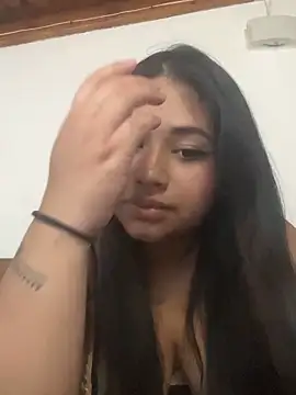 Snapshot of danniiq chatting on 02.28.26 danniiq online show from 02.28.26