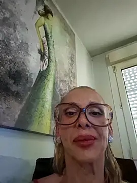 Snapshot of ssndratrans chatting on 06.16.26 ssndratrans online show from 06.16.26