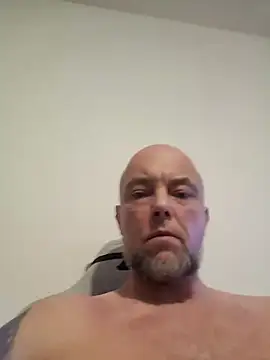 Snapshot of HornyDaddyMuscle chatting on 06.05.26 HornyDaddyMuscle online show from 06.05.26