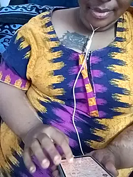 Snapshot of deepika-mallus chatting on 06.27.26 deepika-mallus online show from 06.27.26