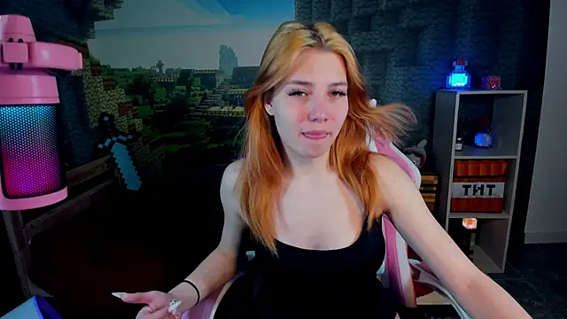 Snapshot of RosaFowler chatting on 03.23.26 RosaFowler online show from 03.23.26