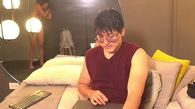 Mia and Belmonth online show from 03.25.26