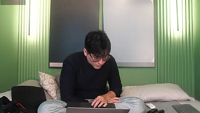 Mia and Belmonth online show from 04.15.26