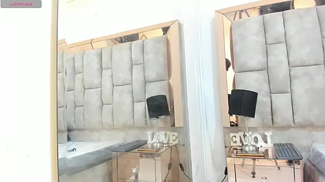 Titan Moreno  online show from 04.18.26