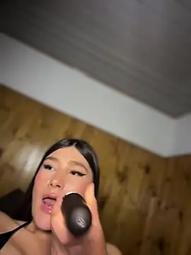 Snapshot of Miss_Dani chatting on 04.11.26 Miss Dani online show from 04.11.26