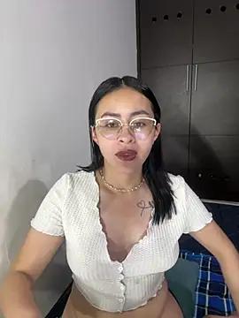 Snapshot of Anni_Rose chatting on 04.06.26 Anni Rose online show from 04.06.26