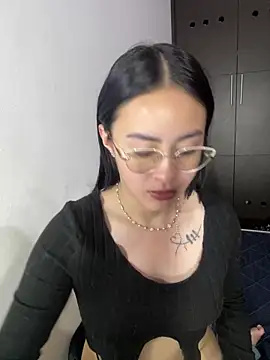 Snapshot of Anni_Rose chatting on 04.11.26 Anni Rose online show from 04.11.26