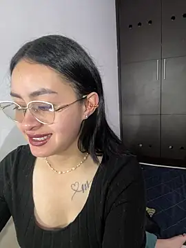 Snapshot of Anni_Rose chatting on 04.11.26 Anni Rose online show from 04.11.26