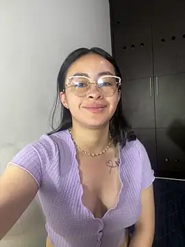 Snapshot of Anni_Rose chatting on 04.15.26 Anni Rose online show from 04.15.26