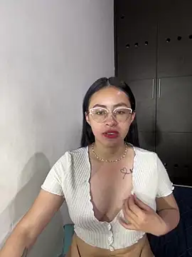 Snapshot of Anni_Rose chatting on 04.16.26 Anni Rose online show from 04.16.26