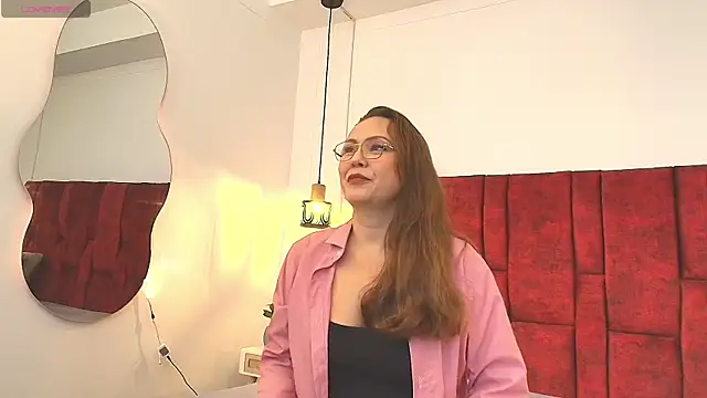 Snapshot of _Monaliza_ chatting on 07.18.26 Monaliza online show from 07.18.26