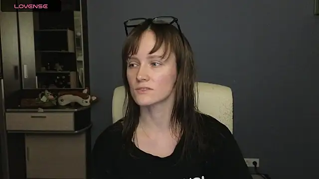 Tender Swan online show from 04.17.26