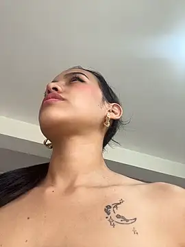 Snapshot of Mia-villalobos chatting on 06.16.26 Mia-villalobos online show from 06.16.26