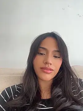Snapshot of Mia-villalobos chatting on 06.17.26 Mia-villalobos online show from 06.17.26
