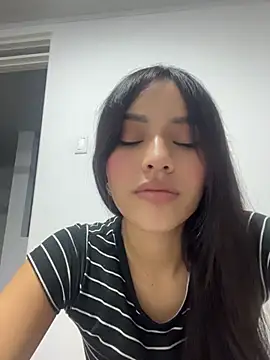 Snapshot of Mia-villalobos chatting on 06.29.26 Mia-villalobos online show from 06.29.26