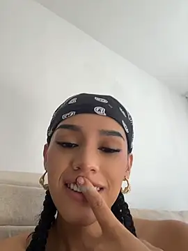 Snapshot of Mia-villalobos chatting on 07.15.26 Mia-villalobos online show from 07.15.26