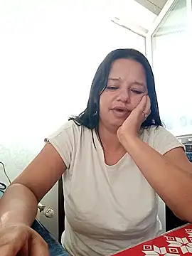 Snapshot of roxana_e43 chatting on 06.14.26 roxana e43 online show from 06.14.26