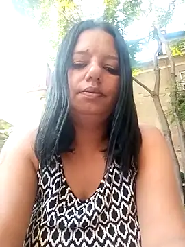 Snapshot of roxana_e43 chatting on 06.26.26 roxana e43 online show from 06.26.26