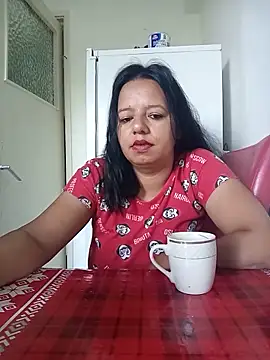 Snapshot of roxana_e43 chatting on 06.28.26 roxana e43 online show from 06.28.26
