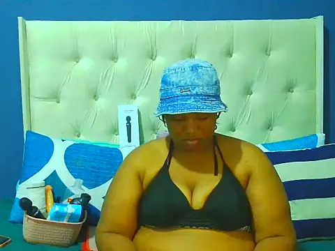 Snapshot of Cuddle_Zee chatting on 03.01.26 Cuddle Zee online show from 03.01.26