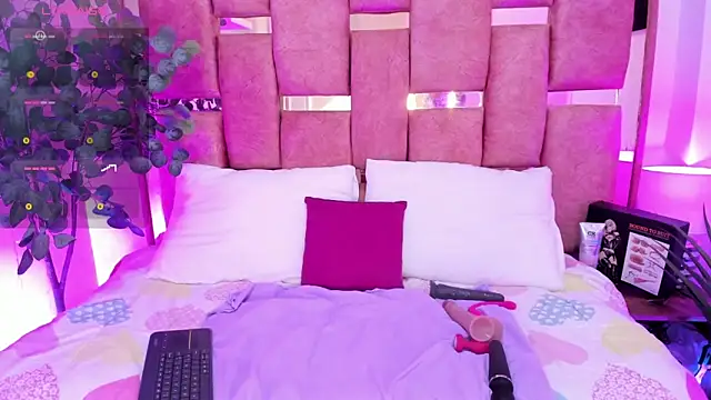 Snapshot of lucy_davies chatting on 03.06.26 lucy davies online show from 03.06.26