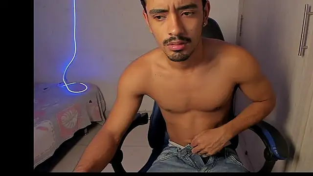 Snapshot of jossi12345j chatting on 03.20.26 jossi12345j online show from 03.20.26