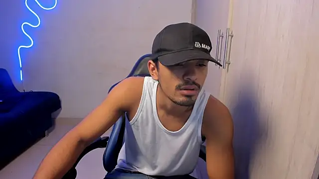 Snapshot of jossi12345j chatting on 04.10.26 jossi12345j online show from 04.10.26