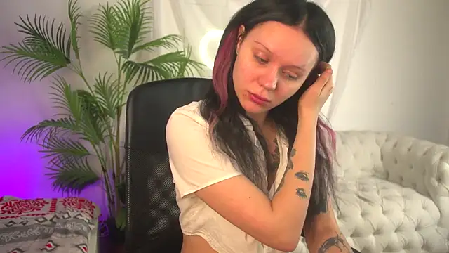 kittenlolla online show from 04.04.26