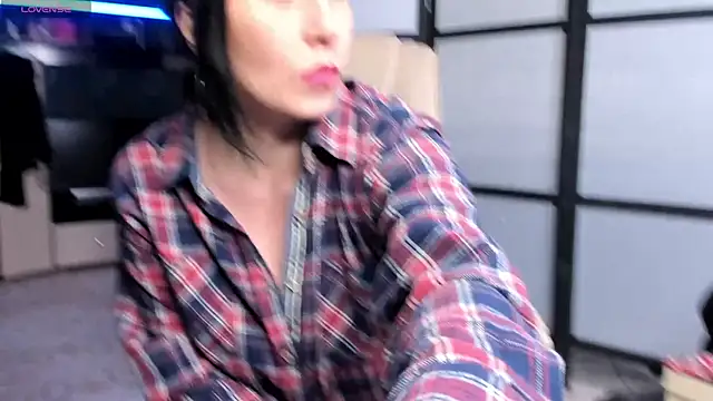 Lucky Milf online show from 05.17.26